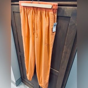 Brand new, never worn Gap linen joggers. Size medium.